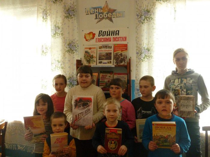 В Мостовской сельской библиотеке прошла акция «Читаем детям о войне».